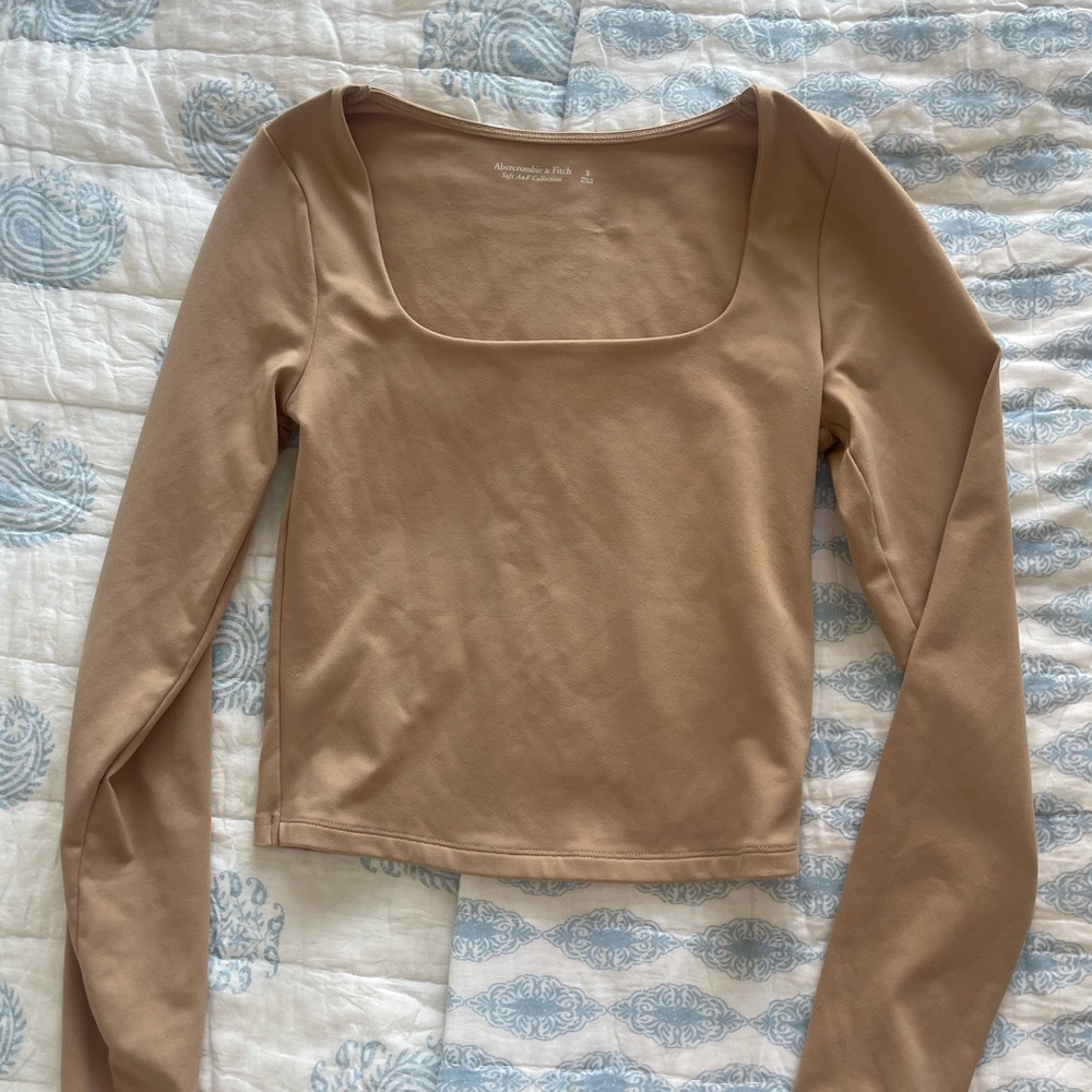 Abercrombie slimming Tan Long Sleeve Top